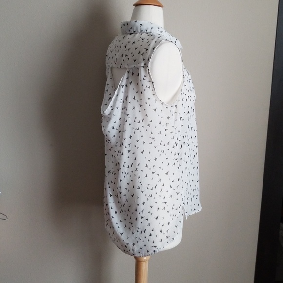 Bird print button up sleeveless blouse - Picture 5 of 8